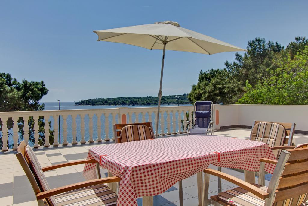 Apartments Villa Julija Mali Lošinj Habitación foto