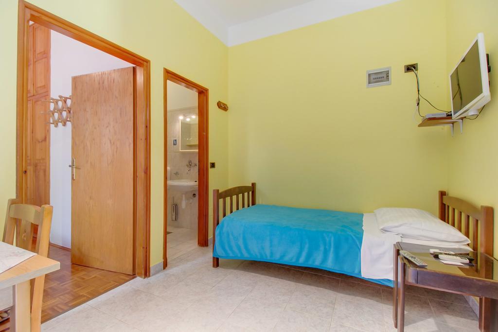 Apartments Villa Julija Mali Lošinj Habitación foto