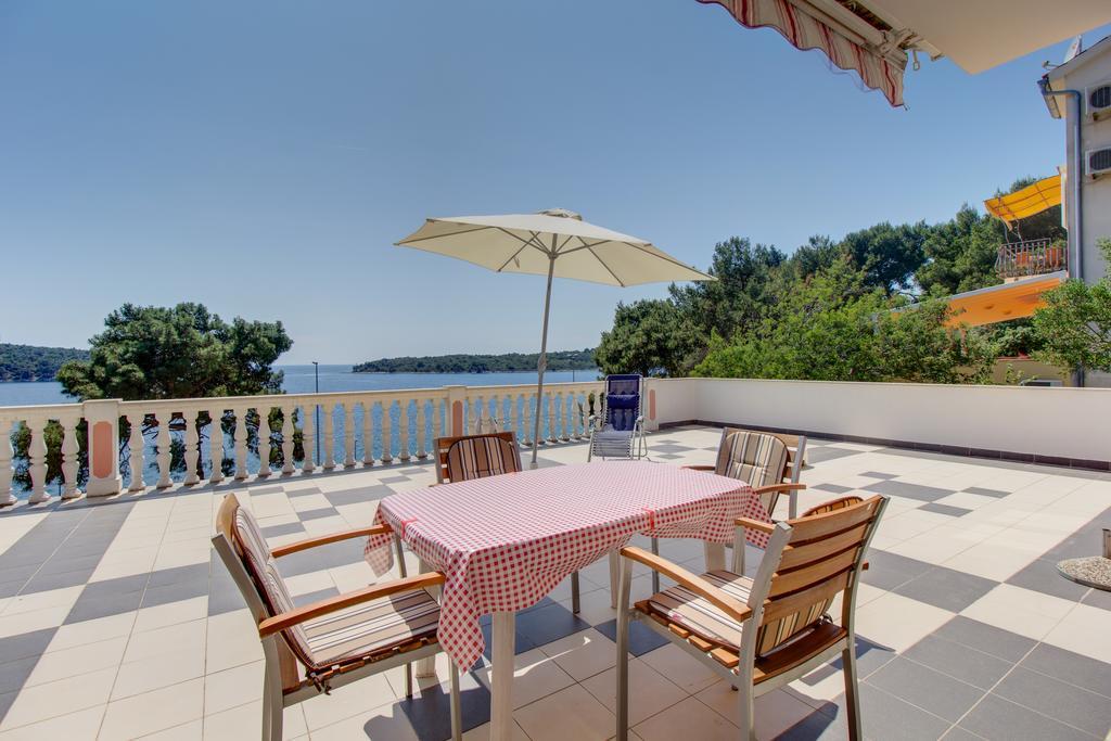 Apartments Villa Julija Mali Lošinj Habitación foto