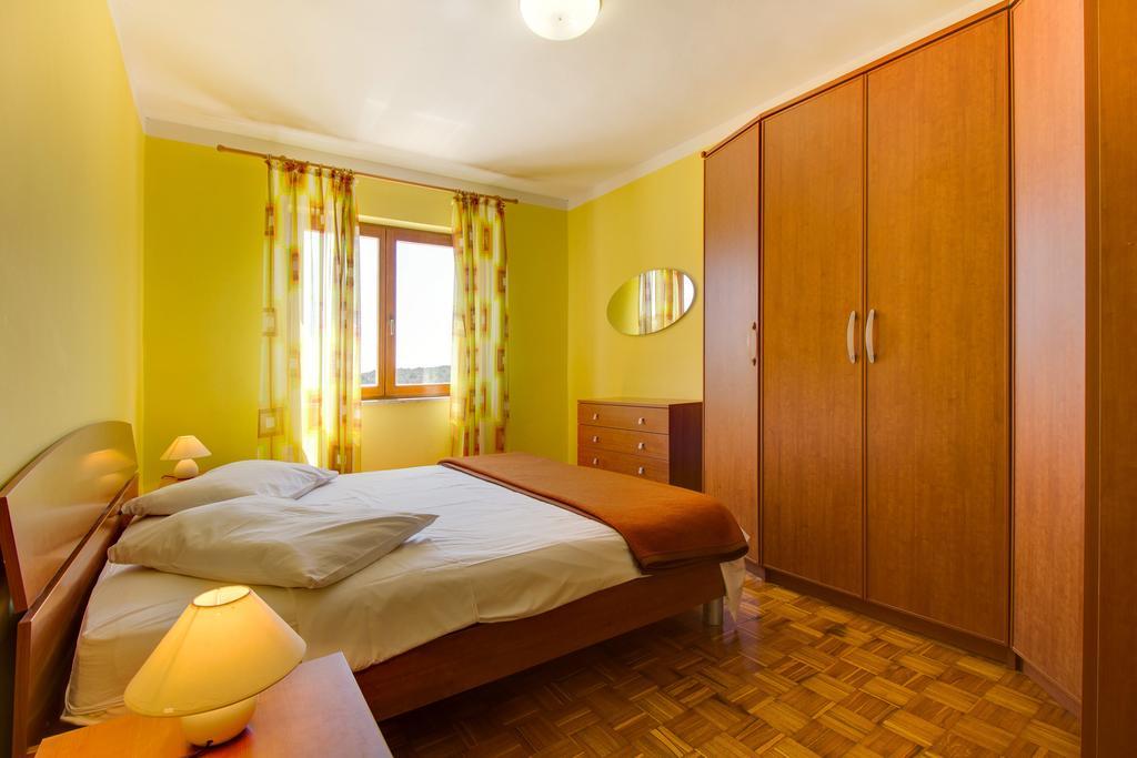 Apartments Villa Julija Mali Lošinj Habitación foto